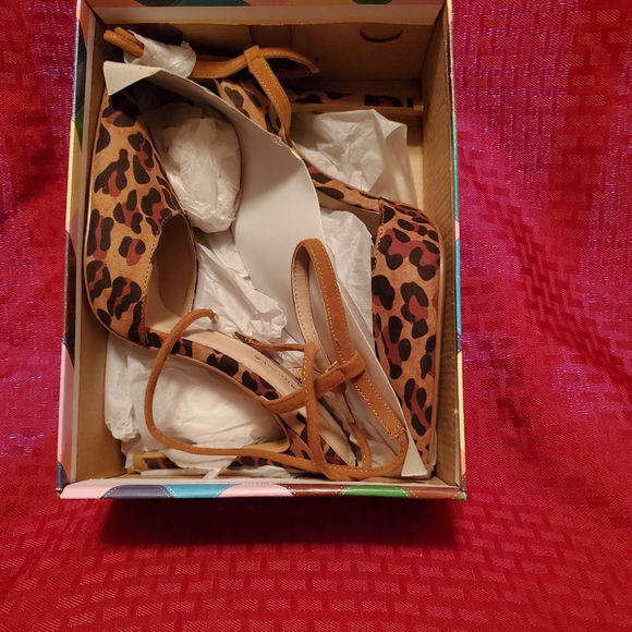 Heels - Picture 2 of 3